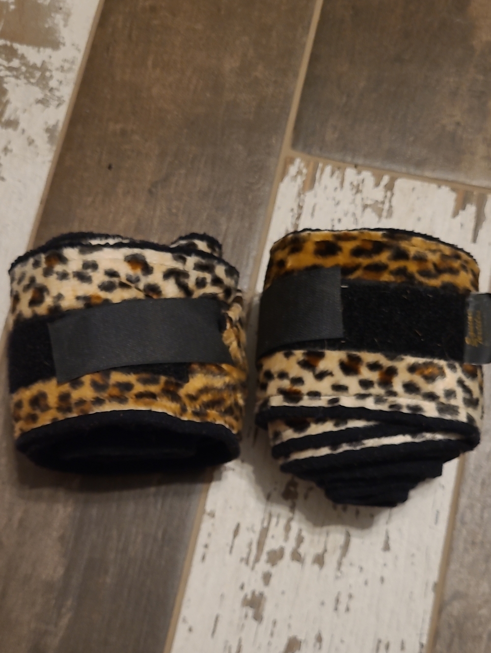 1 Pair Leopard And Black Polo Wraps